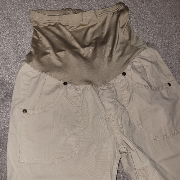 ✔Sold✔Maternity Cargo Capris - Picture 2 of 5